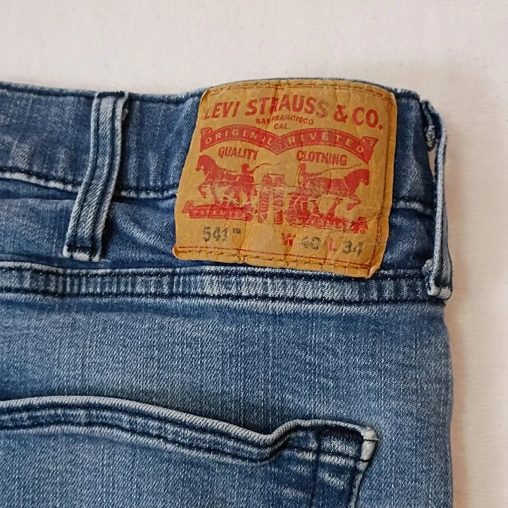 Levis 541 Athletic Taper Mens Blue Denim Jeans Size 40x34 Medium Wash fit 38x31
